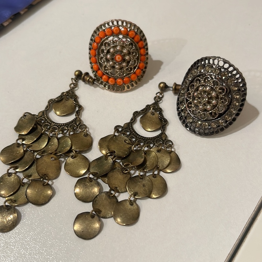 Elastic rings and dangling earrings - mango, pewter and almond colors.
